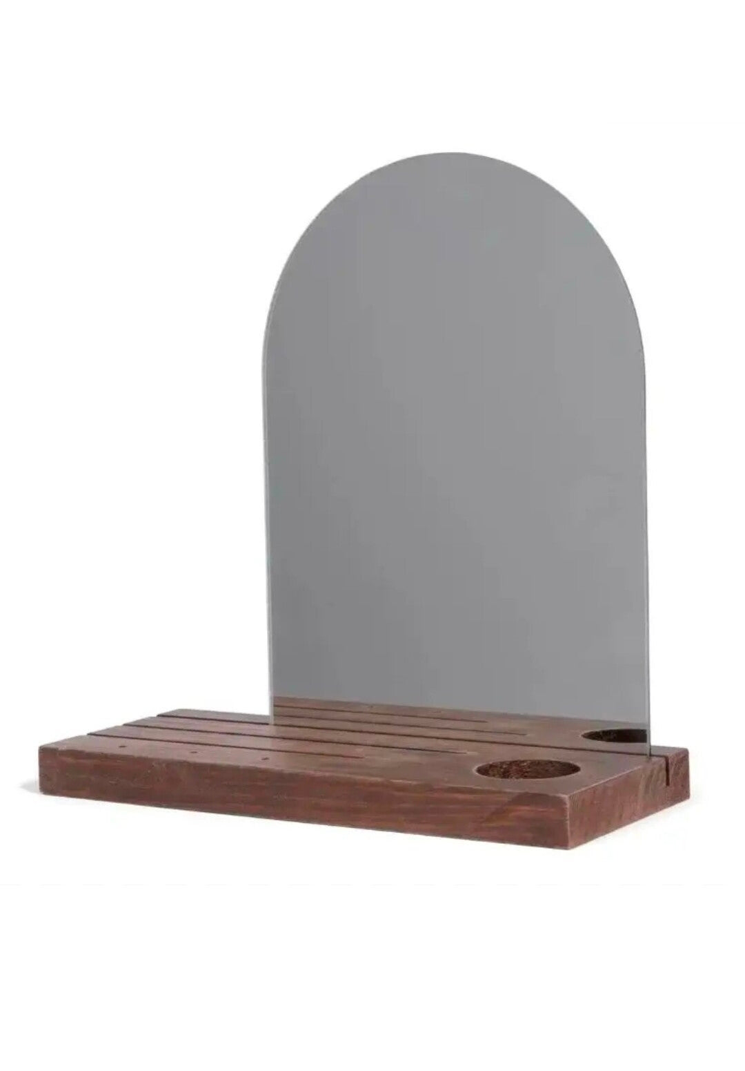Spiegel op houten standaard