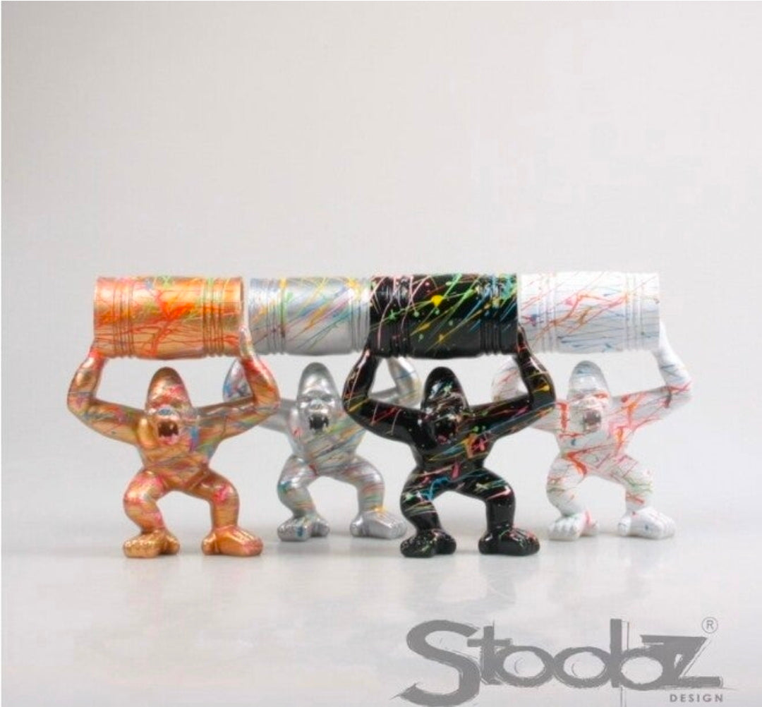Gorilla met Ton met verfspetters
