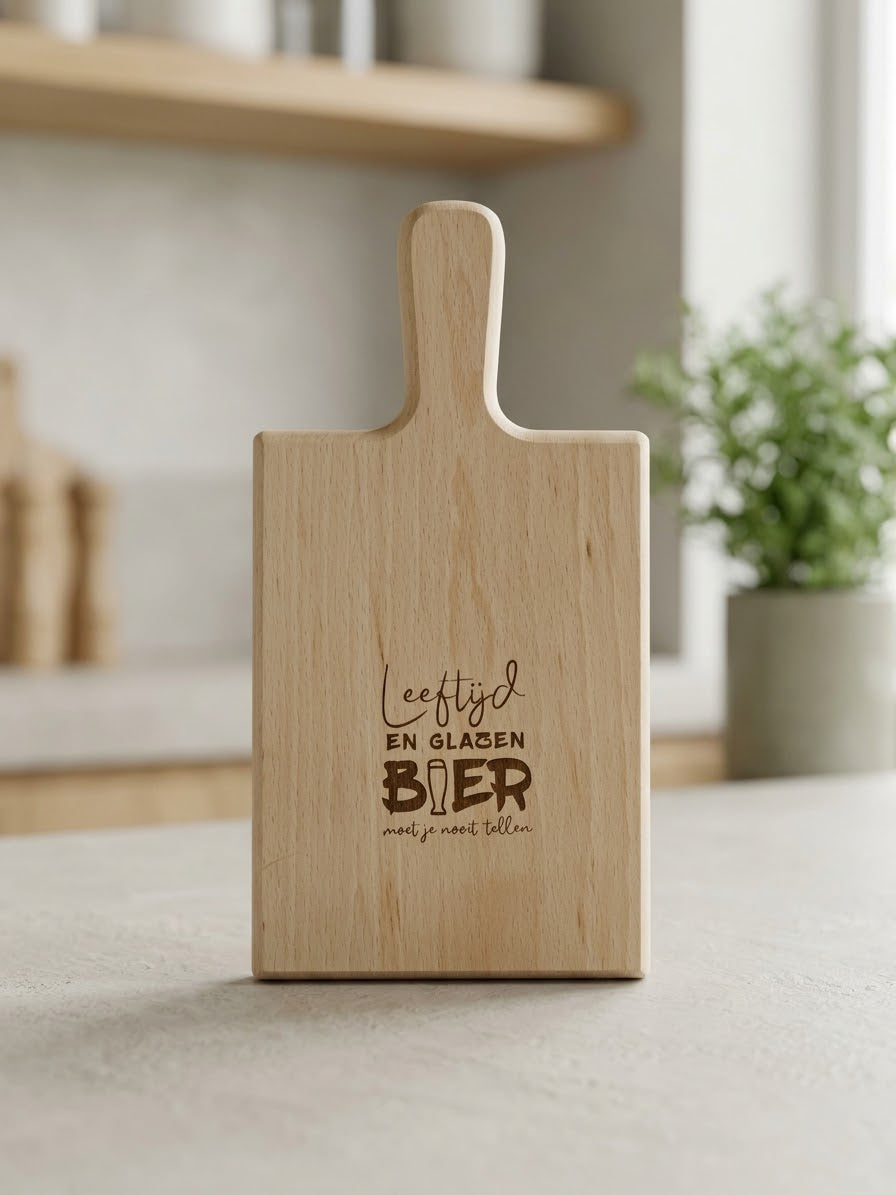 Borrelplank leeftijd en glazen bier